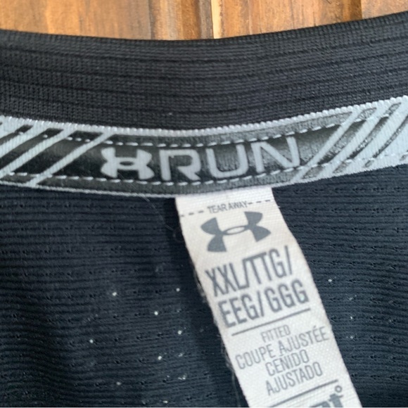 Men’s black xxl under armour running tshirt - Picture 2 of 3